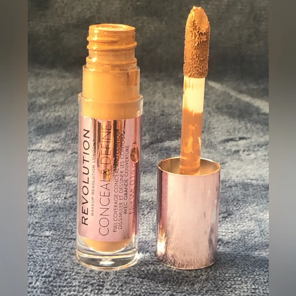 Makeup Revolution Conceal and Define Concealer C12.5